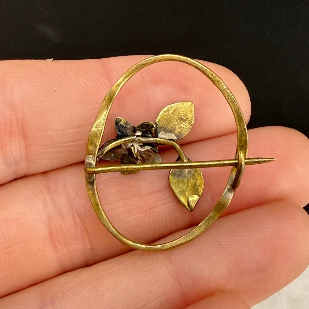 Vintage Victorian Flower Leaf Oval Brooch Gold Tone Pin
